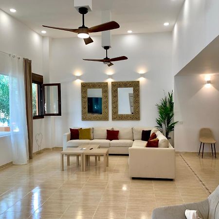 Casa Playa: Spacious 12-Person Retreat with Pool and Beachside Comfort Roquetas de Mar Exterior photo