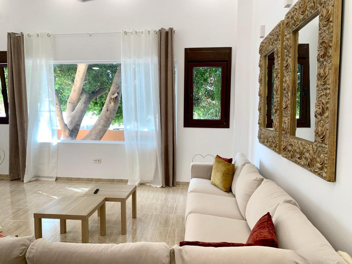 Casa Playa: Spacious 12-Person Retreat with Pool and Beachside Comfort Roquetas de Mar Exterior photo