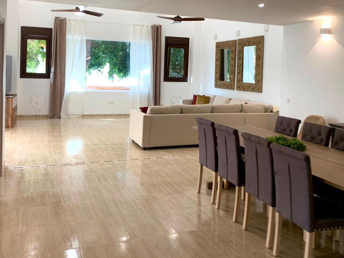 Casa Playa: Spacious 12-Person Retreat with Pool and Beachside Comfort Roquetas de Mar Exterior photo