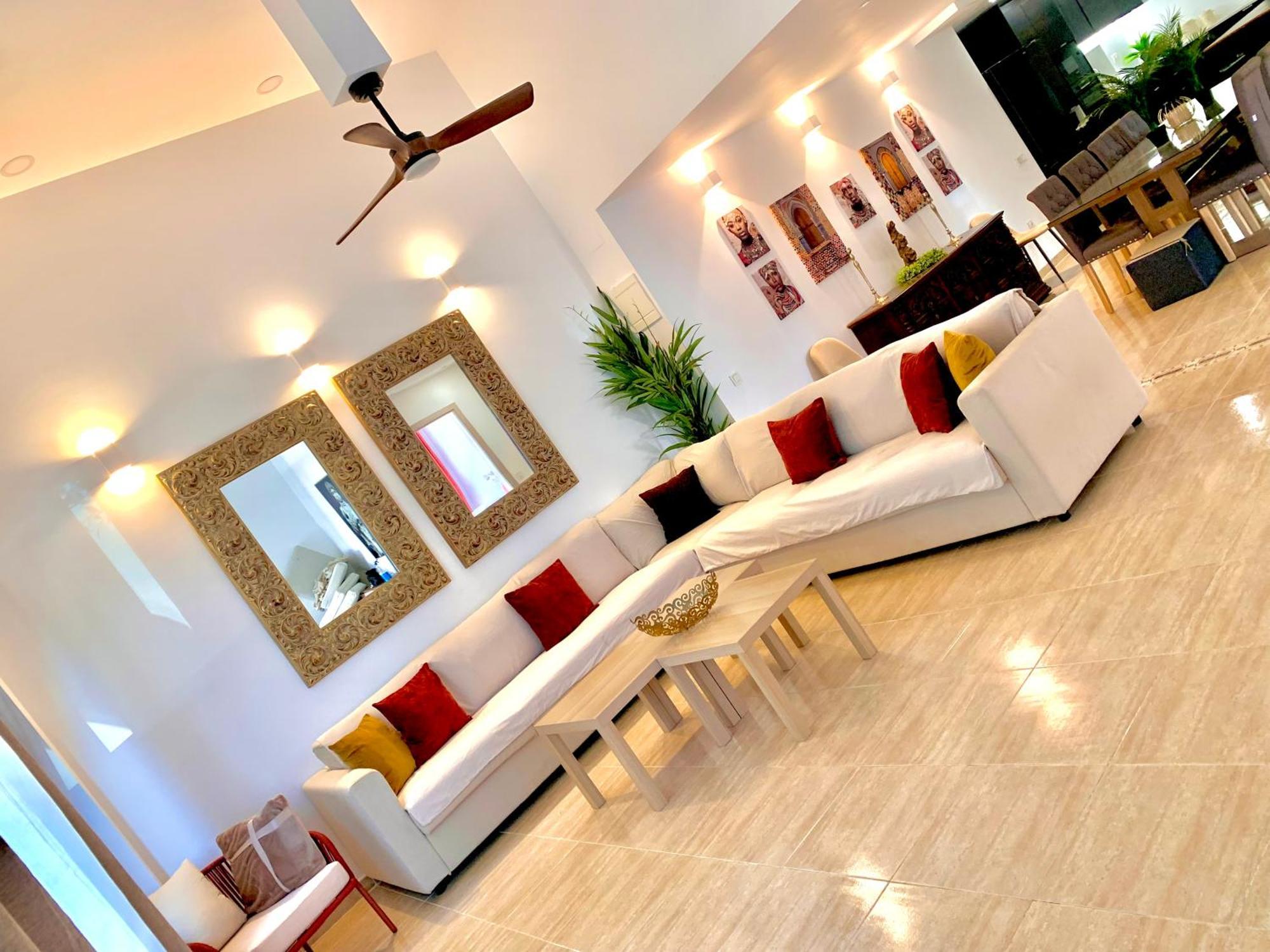 Casa Playa: Spacious 12-Person Retreat with Pool and Beachside Comfort Roquetas de Mar Exterior photo